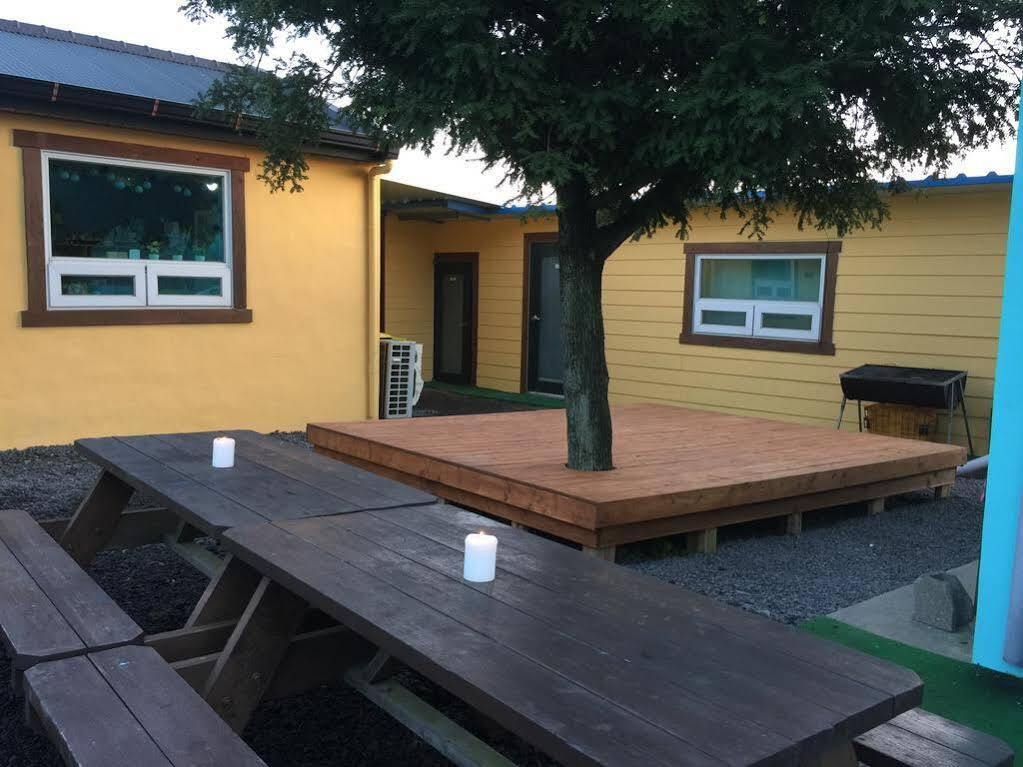 Lefthander Guesthouse Jeju Exterior foto